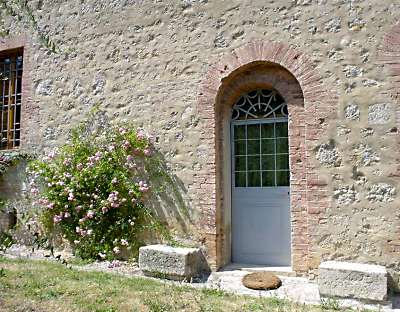 Soggiorno con camino dell'appartamento Certino-I a Grotti - Agriturismo a 12 km da Siena, in Toscana