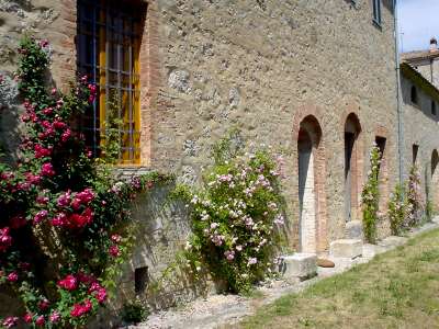 Una camera da letto dell'appartamento Certino-I a Grotti - Agriturismo a 12 km da Siena, in Toscana