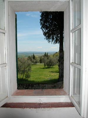 Una finestra del Pozzarello sulle colline del Chianti